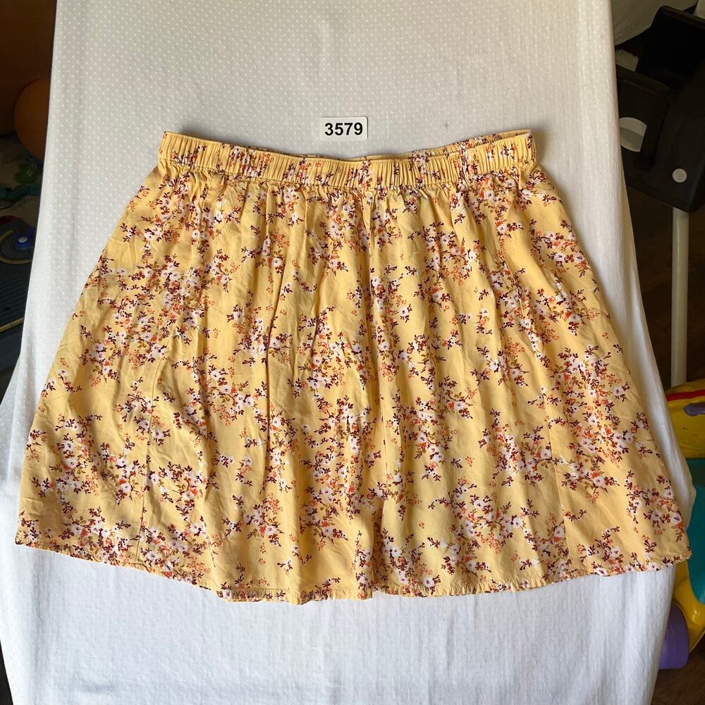 Old Navy Women Mini Skirt size L Floral Yellow 100% Rayon Summer Comfortable